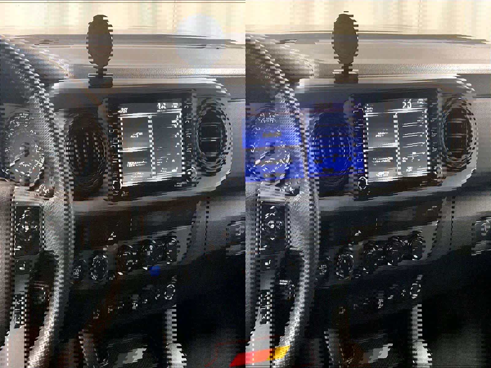 Used 2022 Toyota Tacoma TRD Off-Road image 18