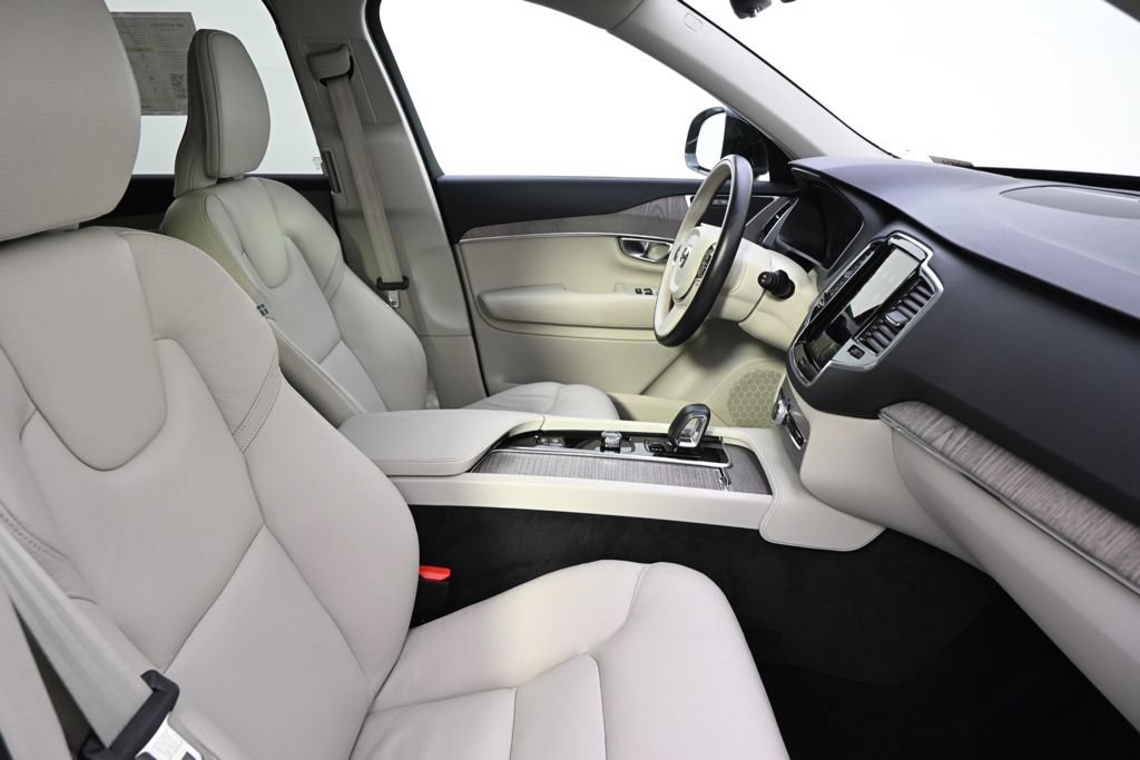 Used 2024 Volvo XC90 B6 Plus w/ Protection Package AWD/4WD image 16