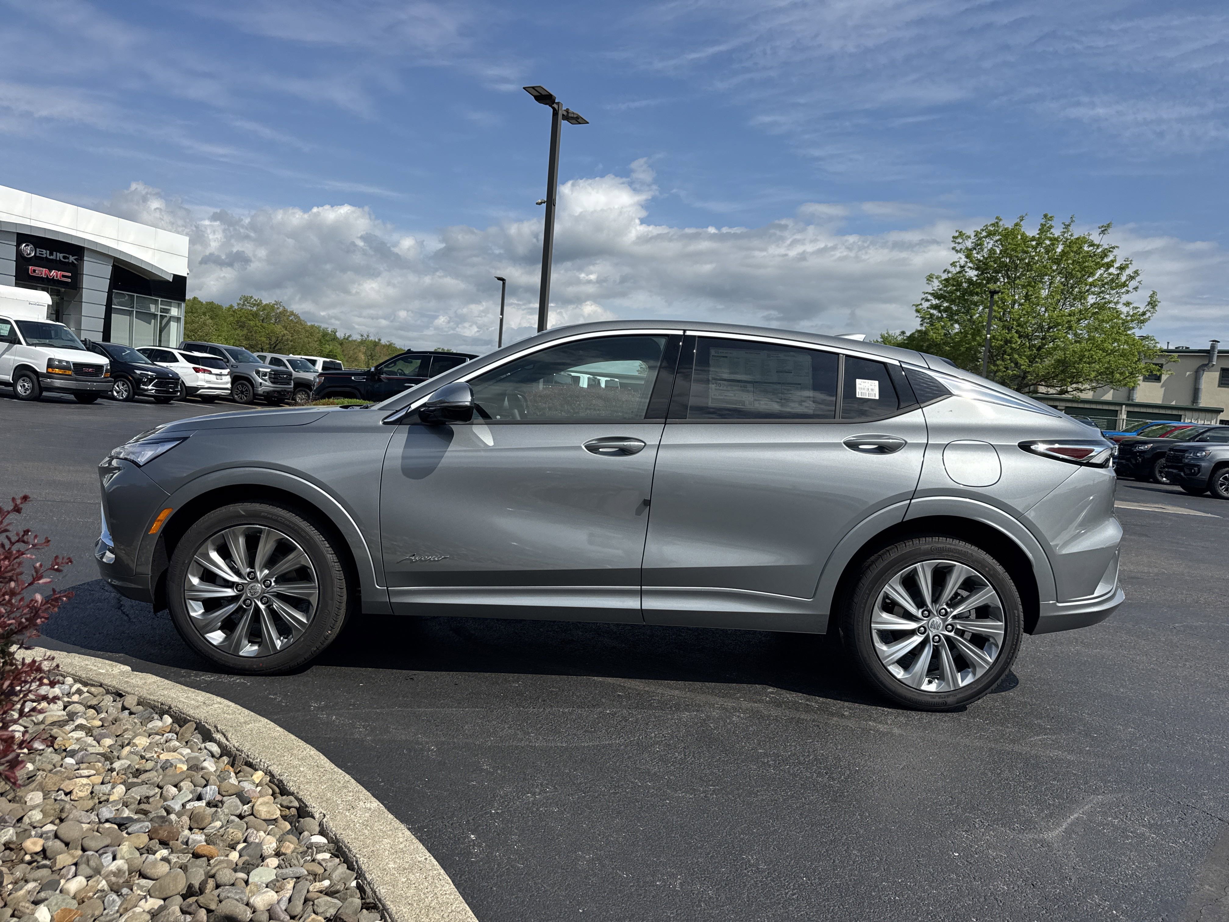 New 2025 Buick Envista Avenir image 9