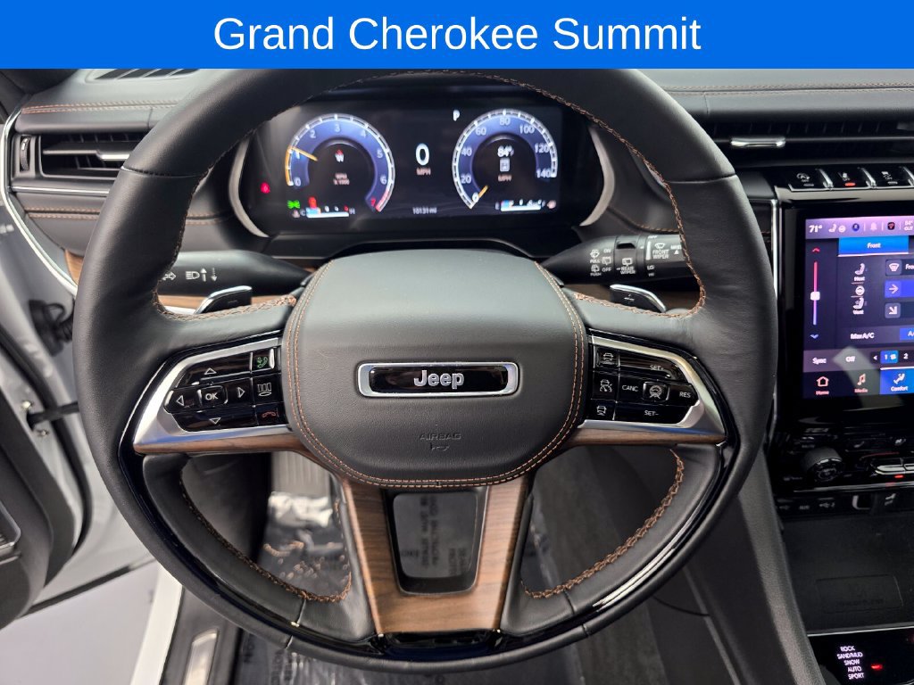 Used 2025 Jeep Grand Cherokee Summit w/ Obsidian Package AWD/4WD image 18