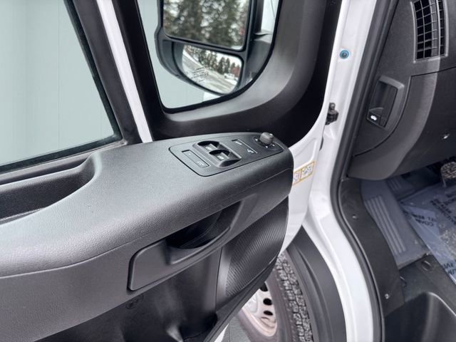 Used 2025 RAM ProMaster 2500 w/ Convenience Group image 13