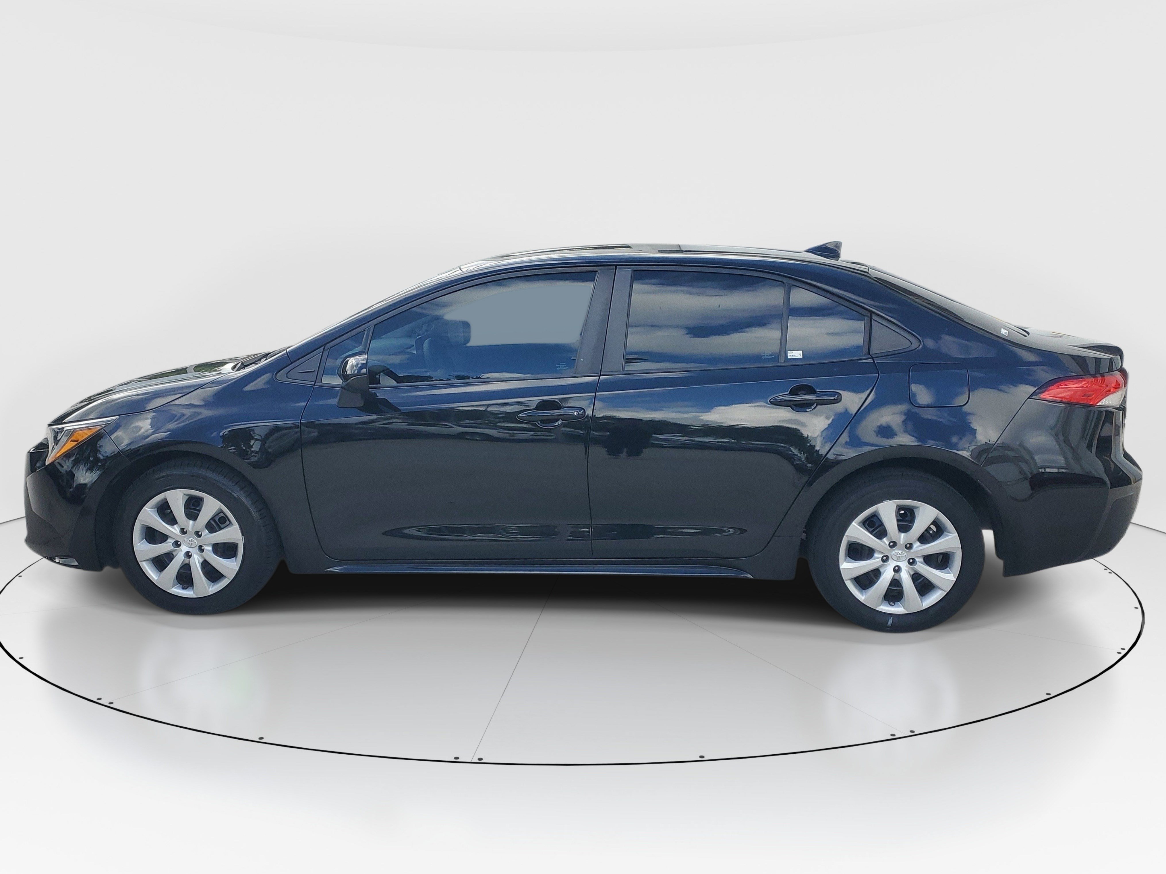 Used 2023 Toyota Corolla LE FWD image 6