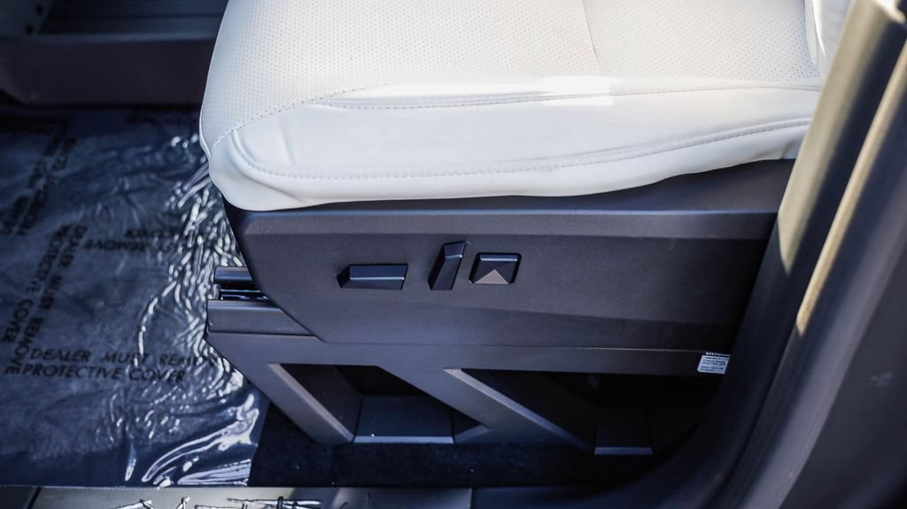 Used 2025 Tesla Cybertruck AWD Crew Cab image 26