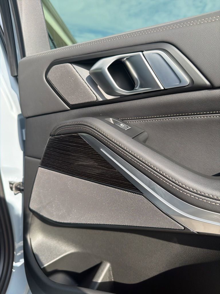 New 2026 BMW X5 xDrive40i w/ M Sport Package image 13