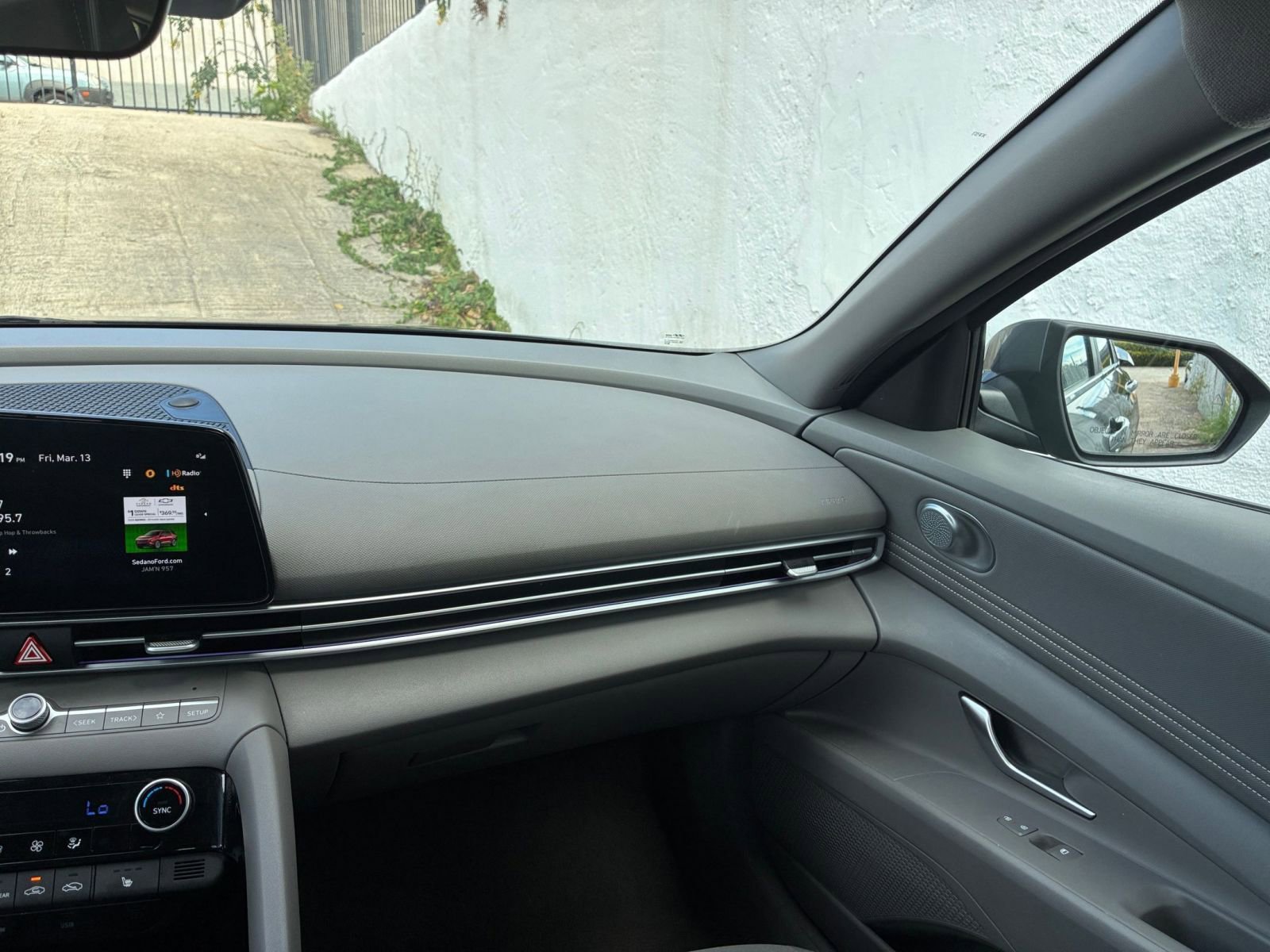 Used 2025 Hyundai Elantra SEL image 36