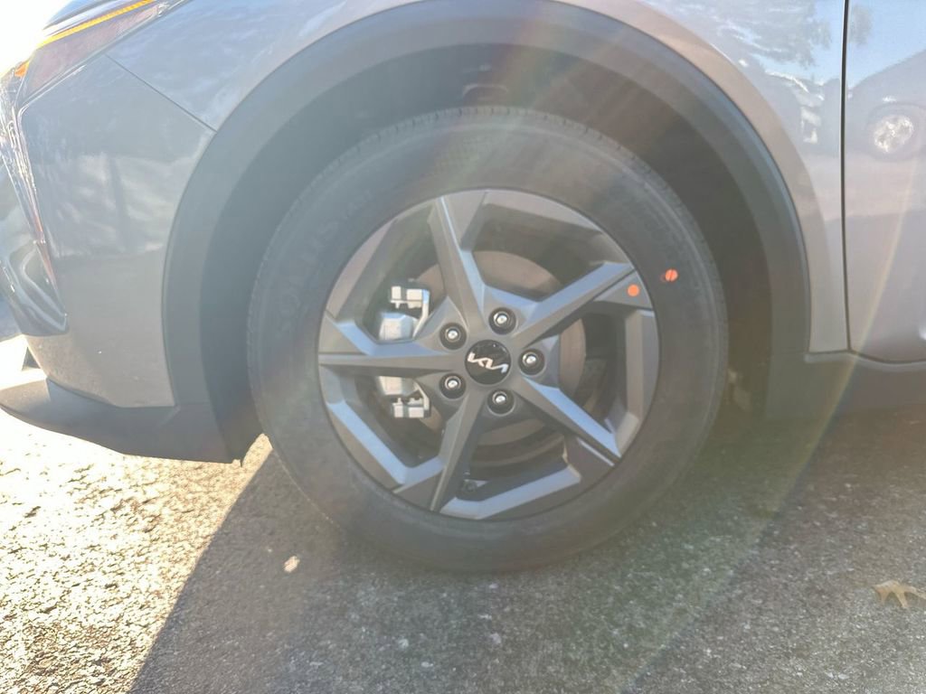 Used 2025 Kia K4 FWD image 38