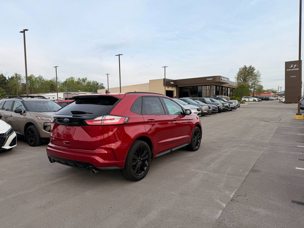 Used 2020 Ford Edge ST-Line w/ Cold Weather Package AWD/4WD image 4