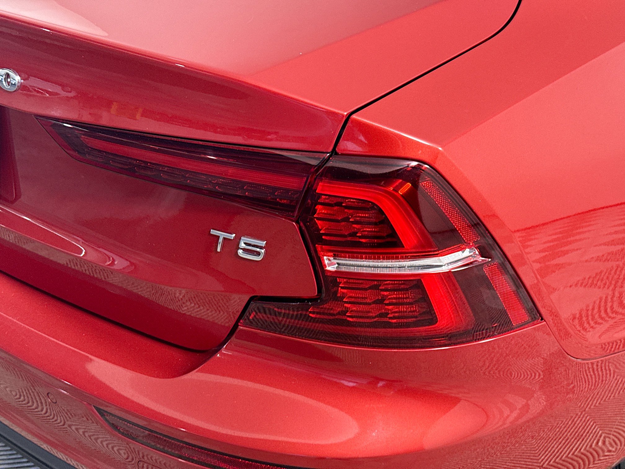 Used 2020 Volvo S60 T5 Momentum image 34