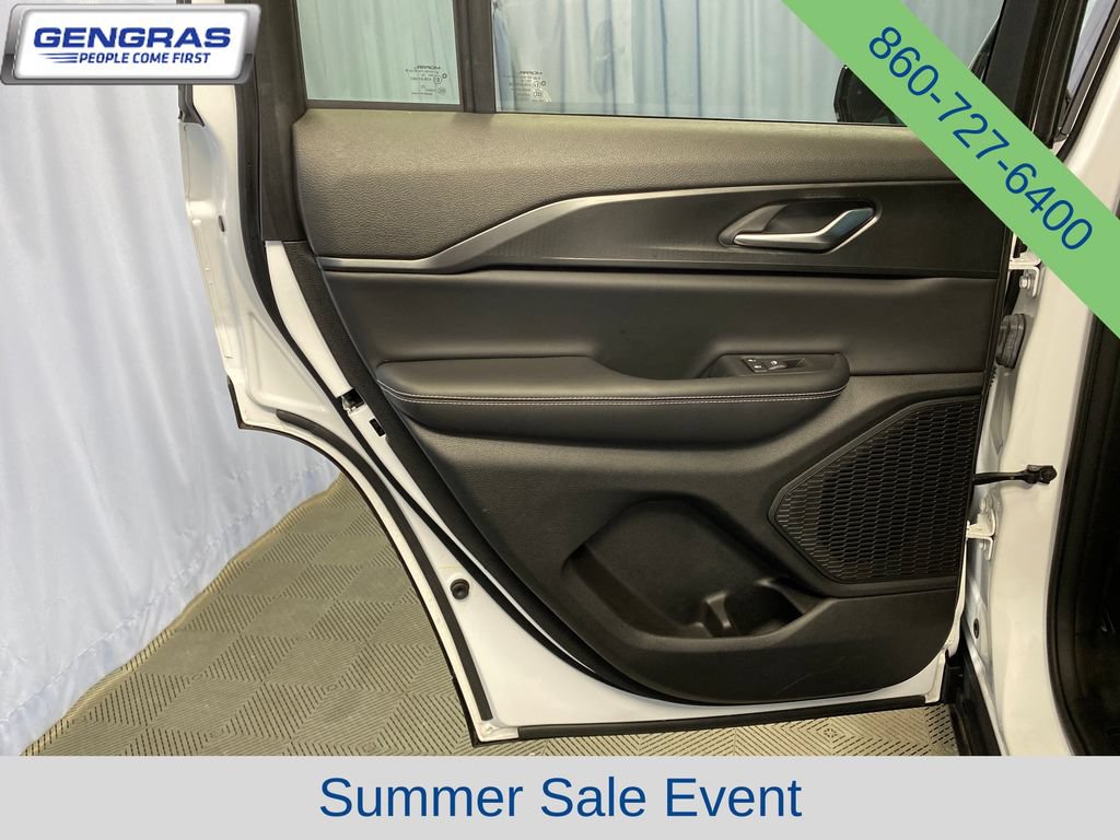 Used 2023 Jeep Grand Cherokee Altitude AWD/4WD image 26