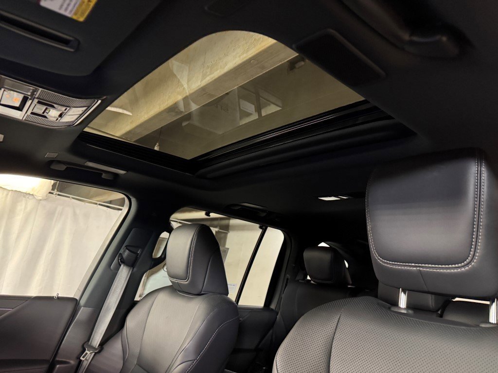 New 2025 Lexus LX 600 4WD w/ Luxury Package image 8