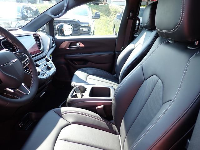 New 2026 Chrysler Pacifica Select AWD/4WD image 12