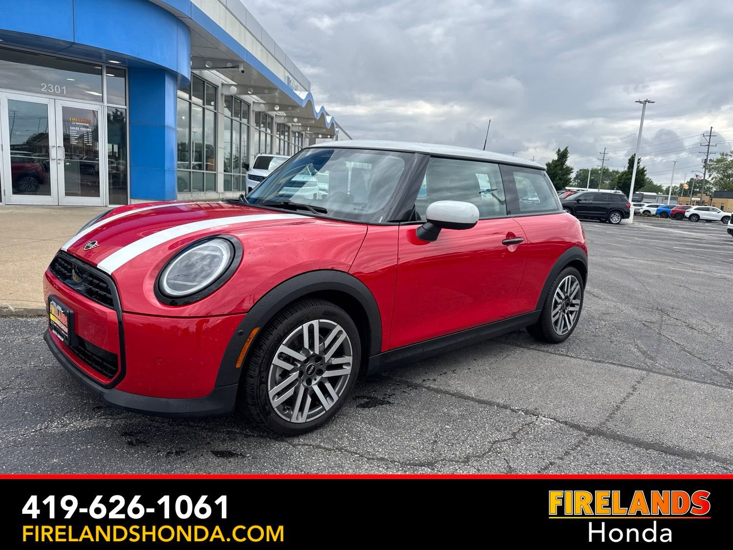 Used 2025 MINI Cooper 2-Door Hardtop FWD image 2