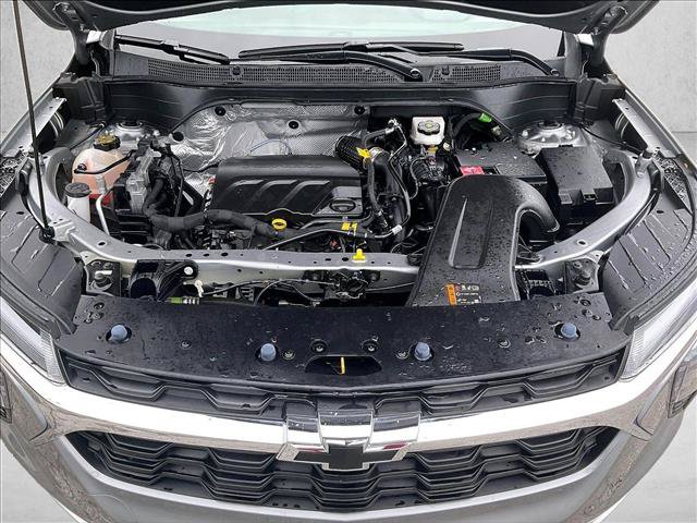 Certified 2025 Chevrolet Trax LT w/ LPO, Blackout Package FWD image 11
