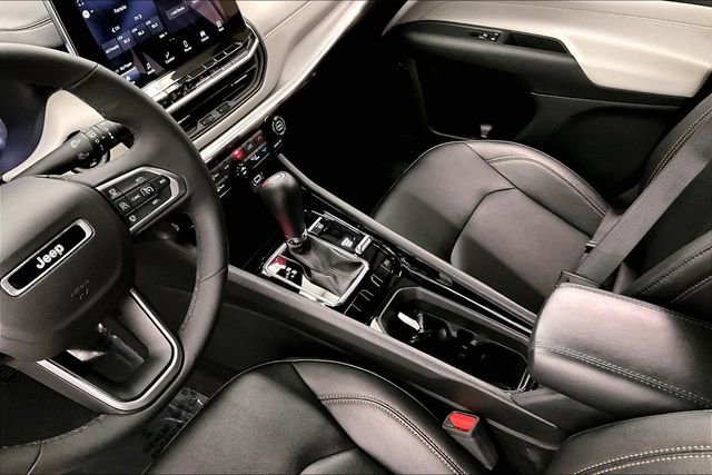 Used 2024 Jeep Compass Limited image 17