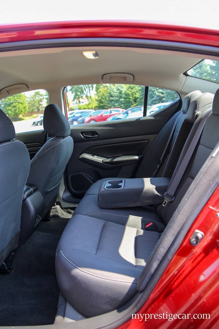 Used 2025 Nissan Altima 2.5 SV FWD image 29