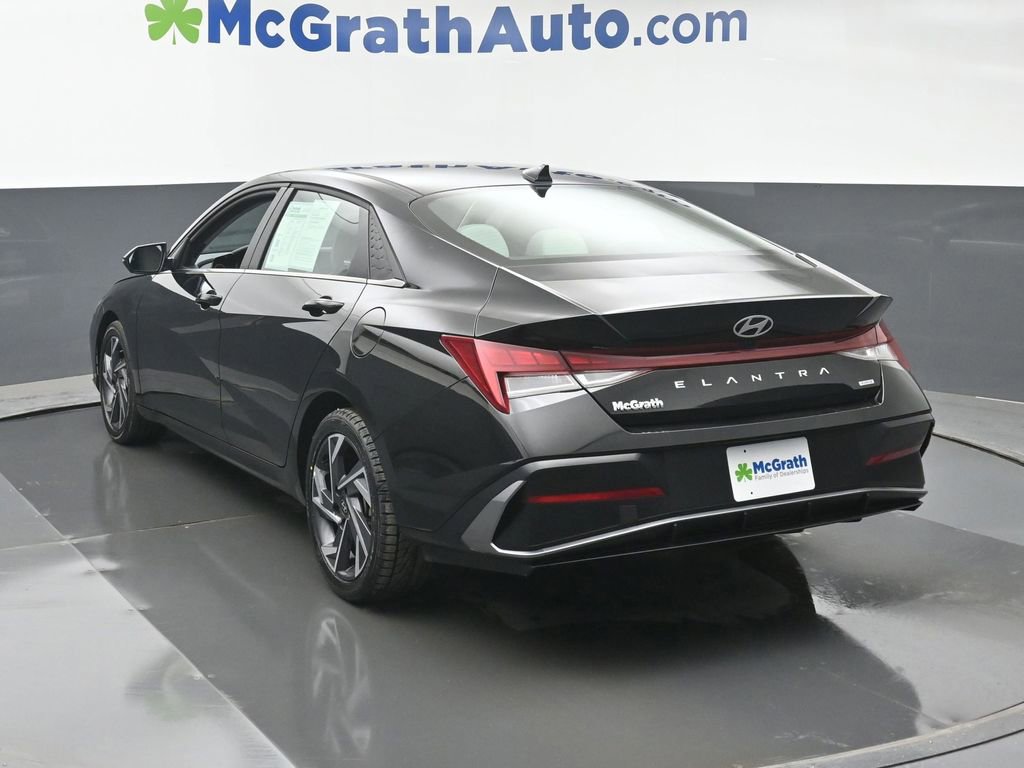 Used 2025 Hyundai Elantra Limited image 23