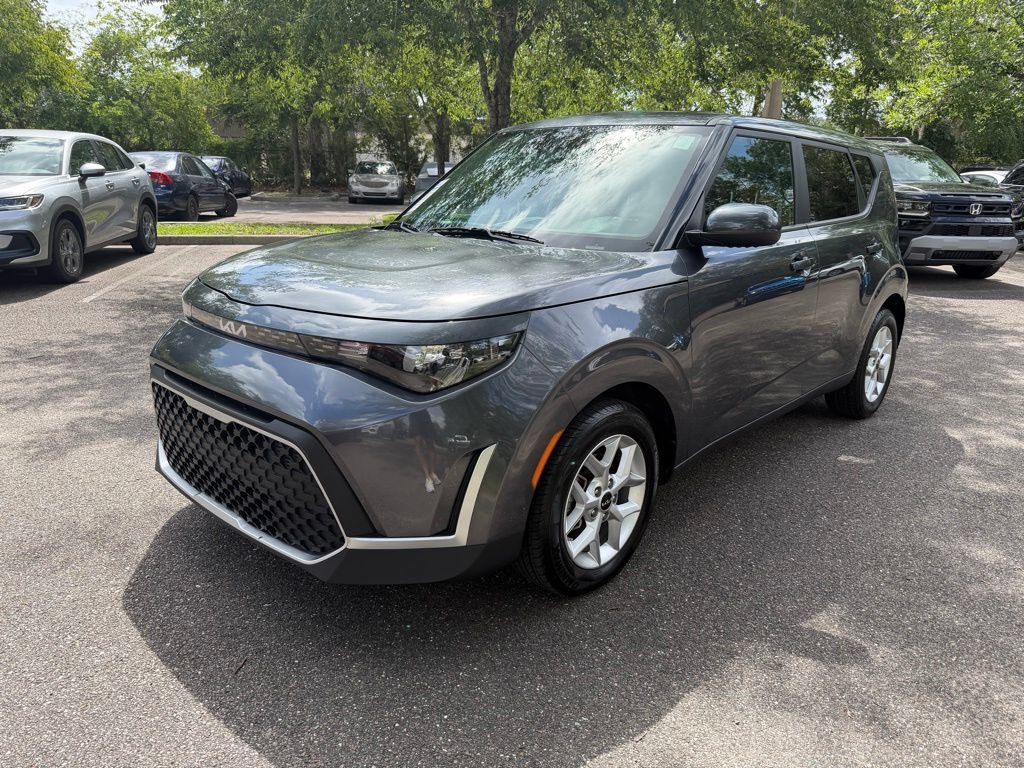 Used 2024 Kia Soul LX w/ Option Group 015 FWD image 3