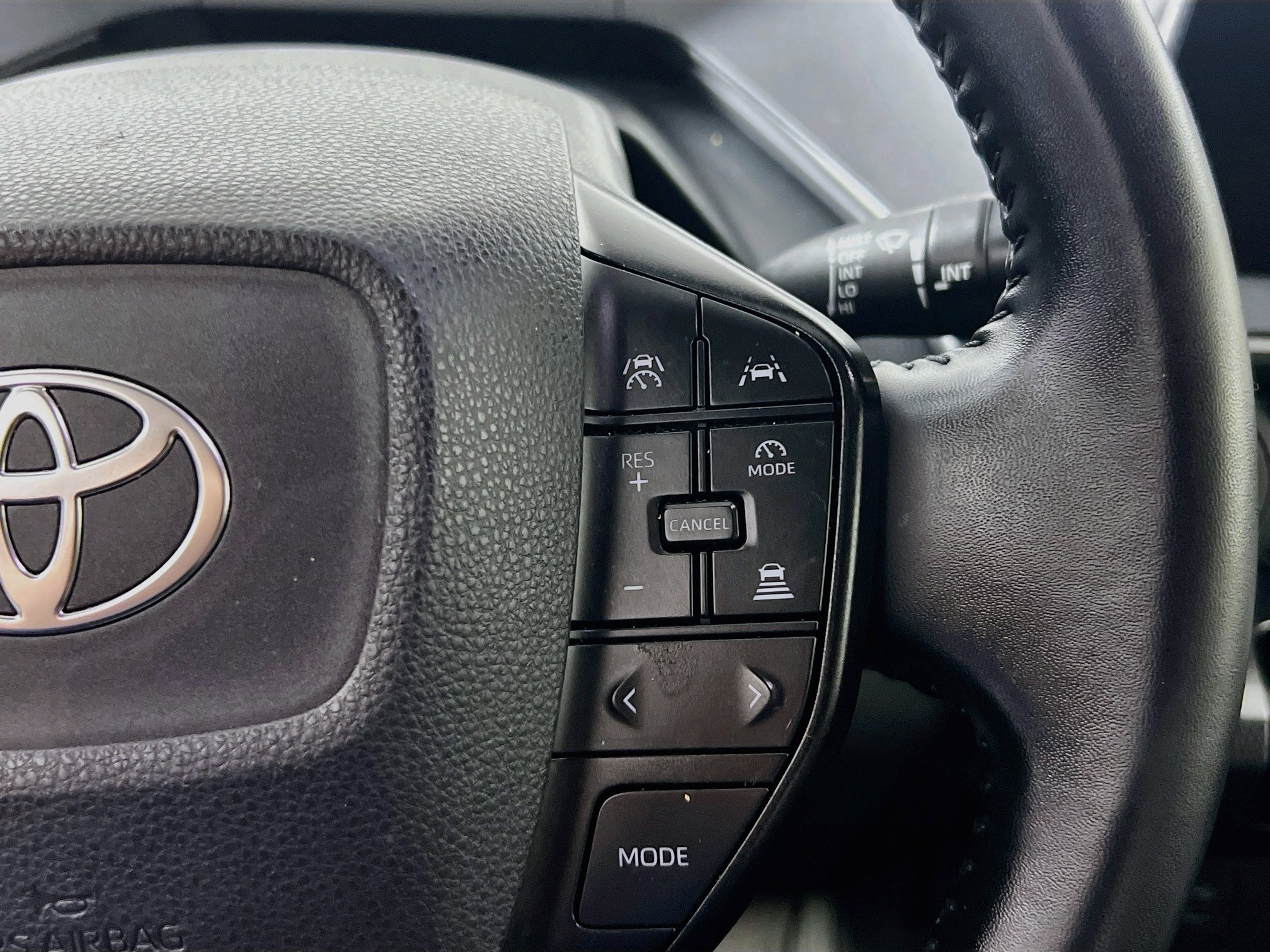 Used 2024 Toyota Prius LE FWD image 19