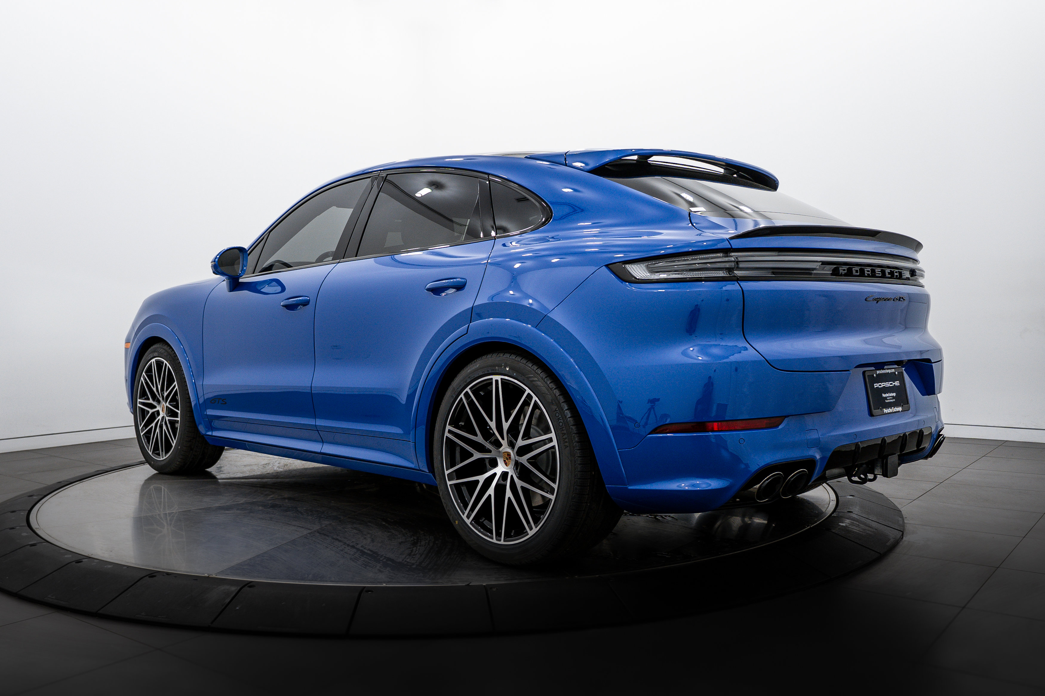 New 2026 Porsche Cayenne GTS image 3