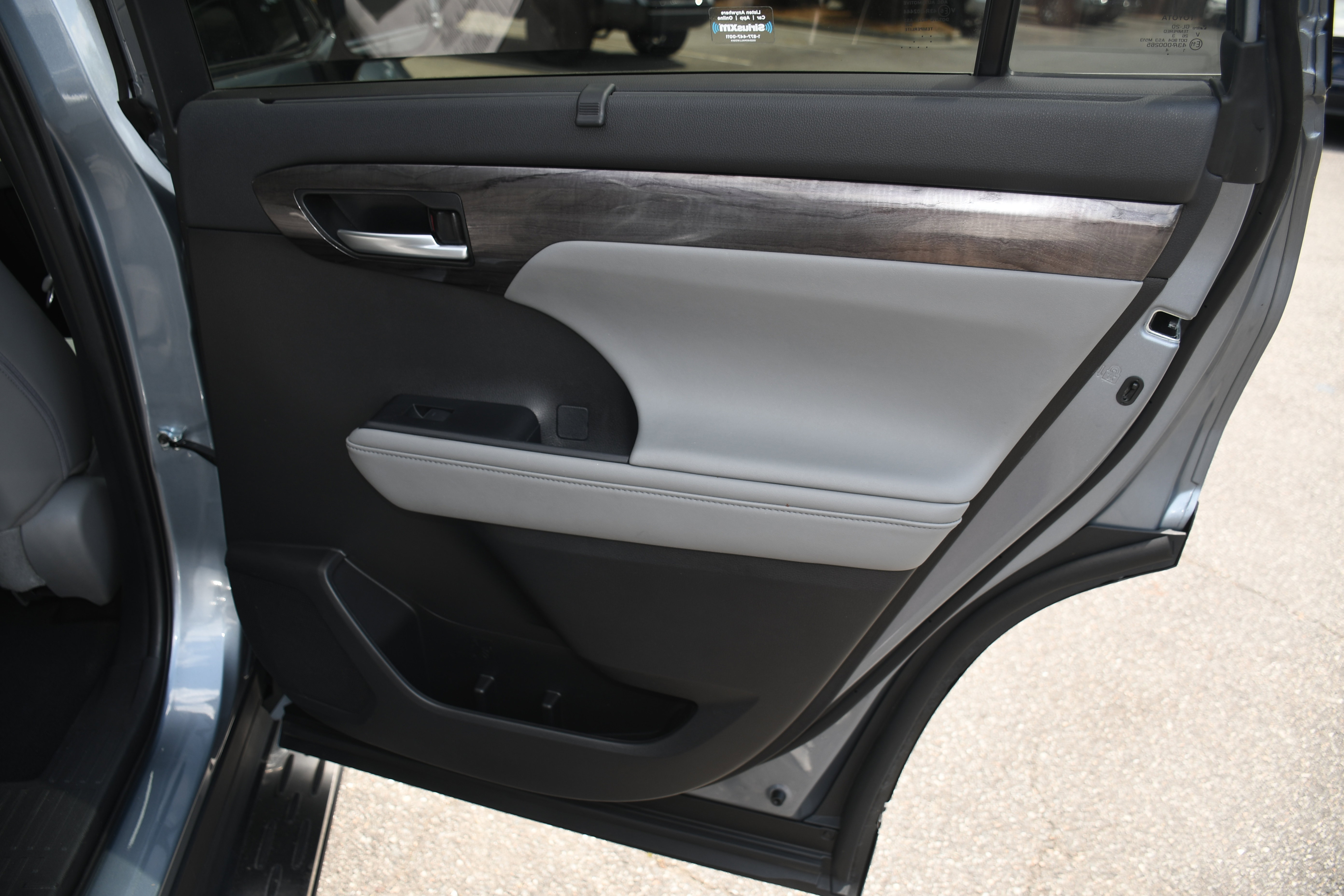 Used 2023 Toyota Highlander Platinum FWD image 22