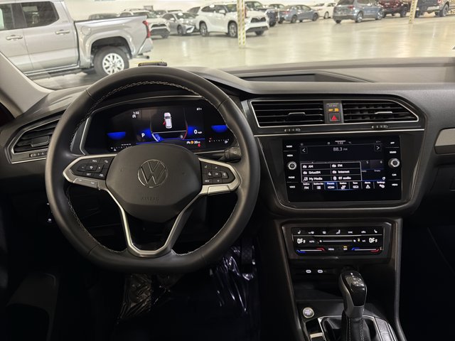 Certified 2023 Volkswagen Tiguan SE w/ Panoramic Sunroof Package FWD image 27