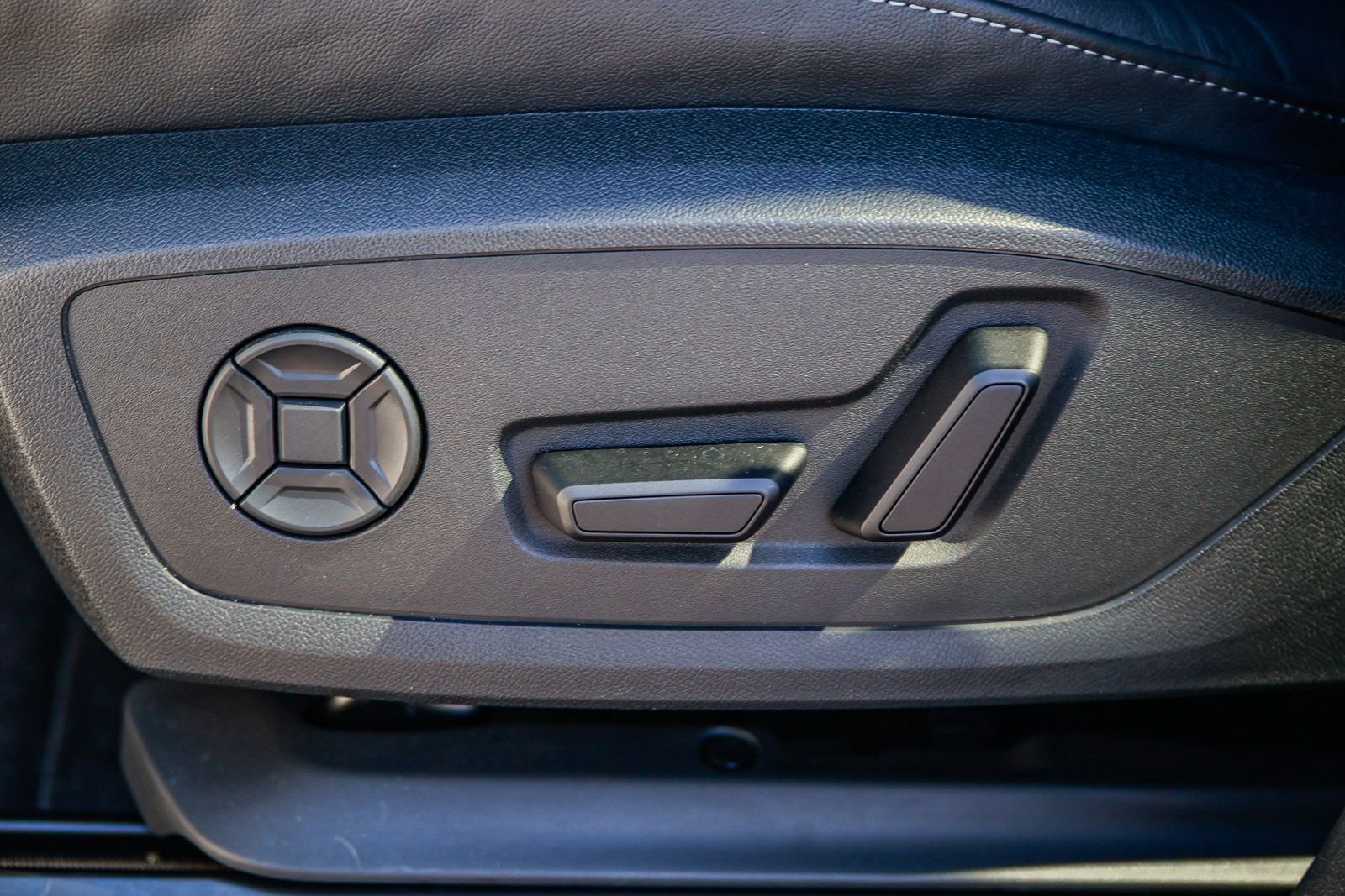 Certified 2025 Audi Q6 e-tron Premium w/ Convenience Package image 23