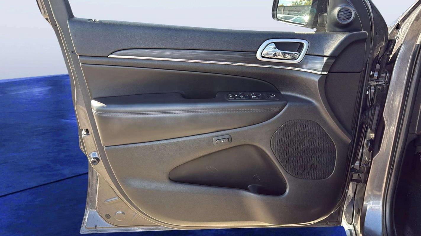 Used 2020 Jeep Grand Cherokee Limited AWD/4WD image 19