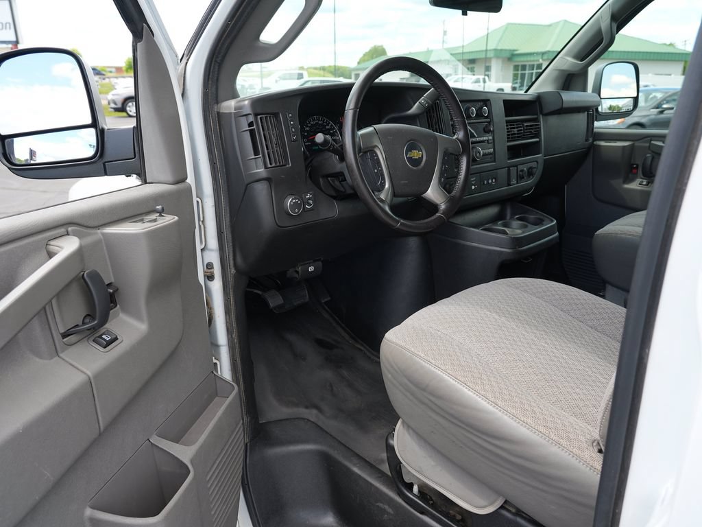 Used 2017 Chevrolet Express 2500 RWD image 13