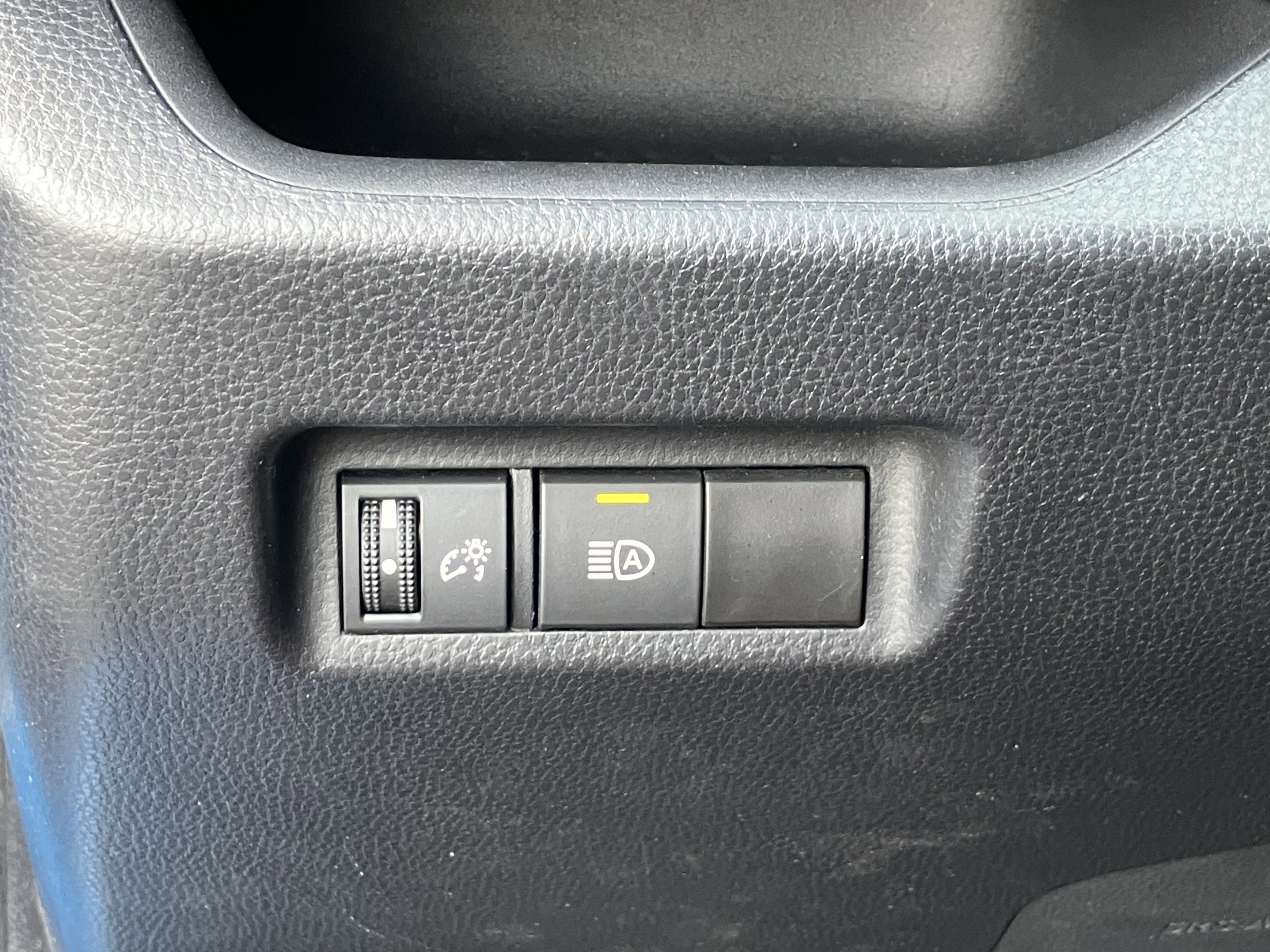 Used 2021 Toyota RAV4 LE image 19