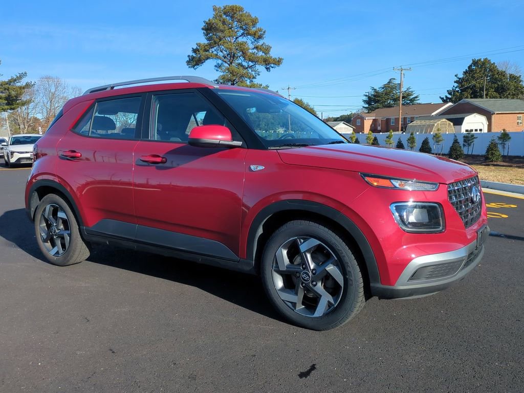 Used 2022 Hyundai Venue SEL image 2