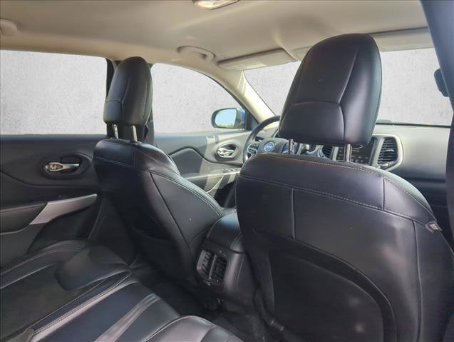 Used 2018 Jeep Cherokee Latitude Plus w/ Cold Weather Group AWD/4WD image 26