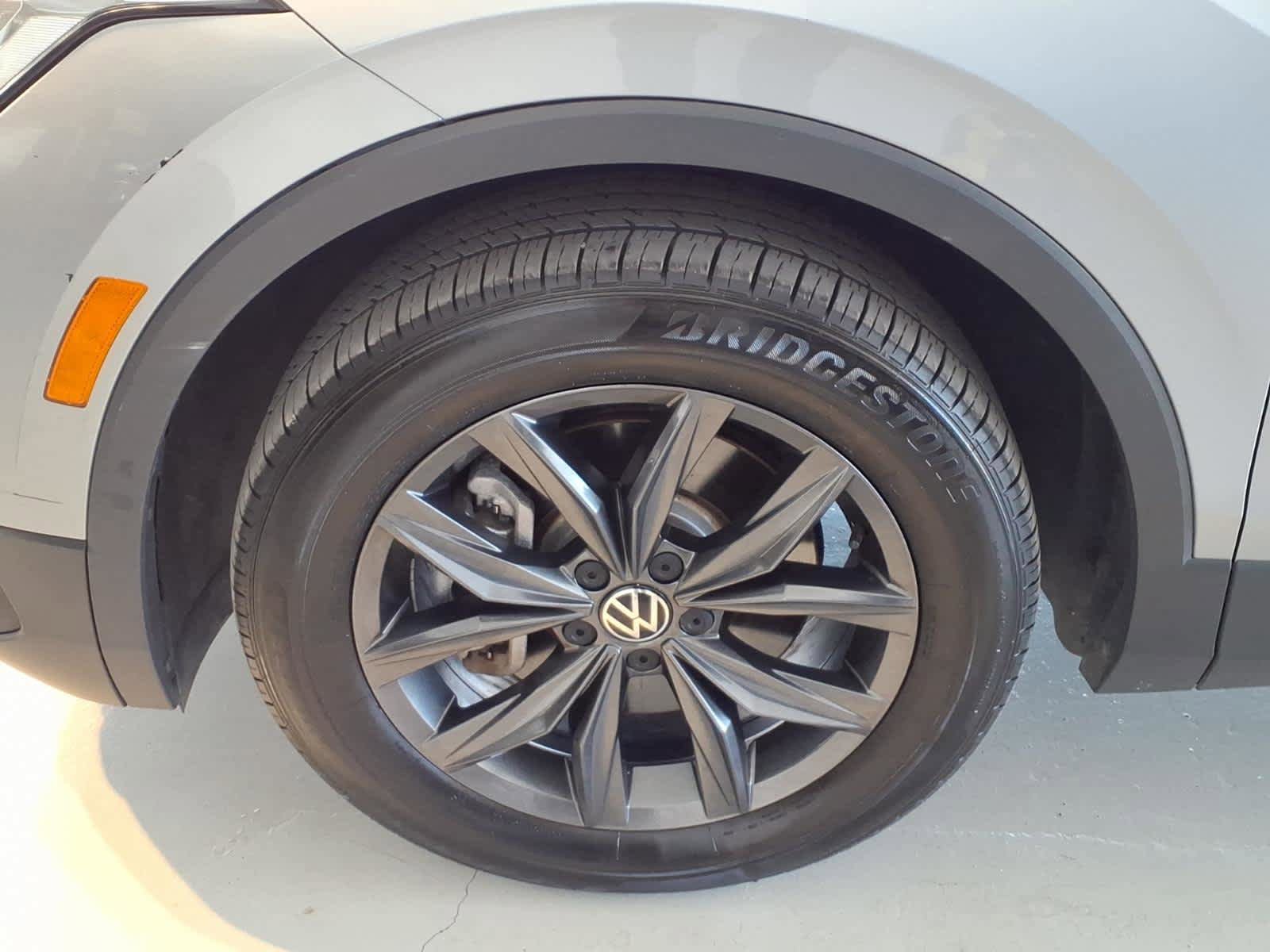 Certified 2023 Volkswagen Tiguan SE w/ Panoramic Sunroof Package AWD/4WD image 8