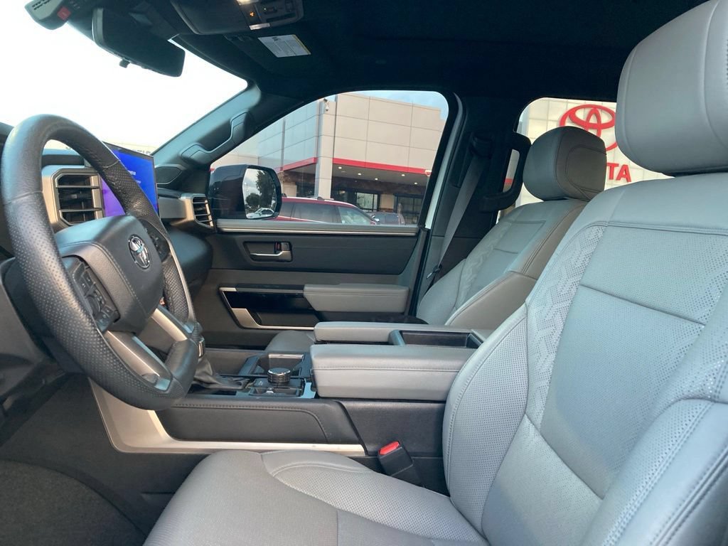 Used 2025 Toyota Tundra Limited AWD/4WD image 9
