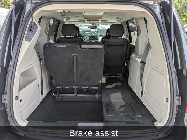 Used 2016 Chrysler Town & Country Touring-L FWD image 15