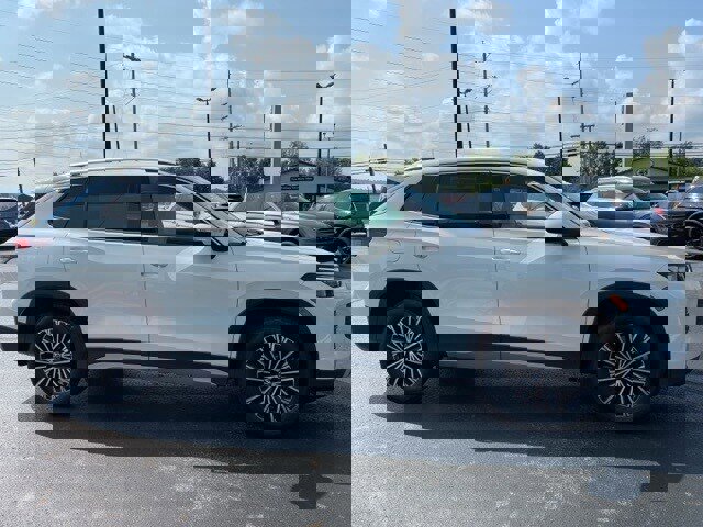 New 2025 Volkswagen Tiguan S image 9