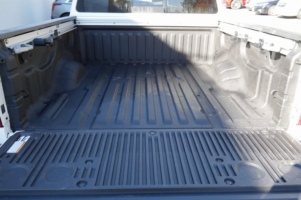 Used 2023 Nissan Titan SV w/ SV Convenience Package image 27