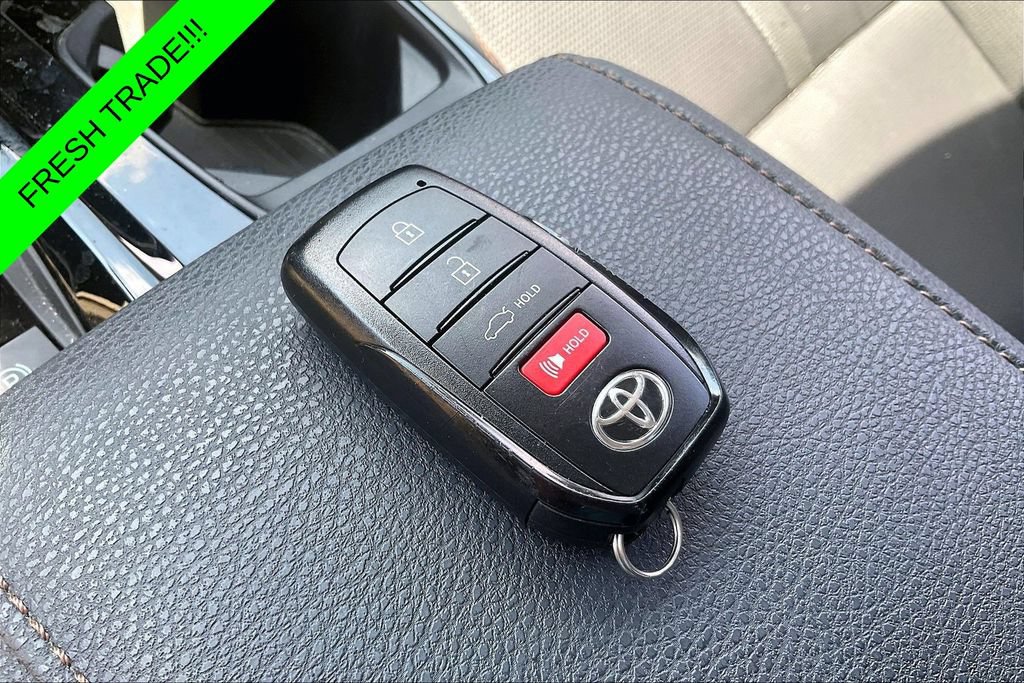 Used 2025 Toyota Camry XLE FWD image 33