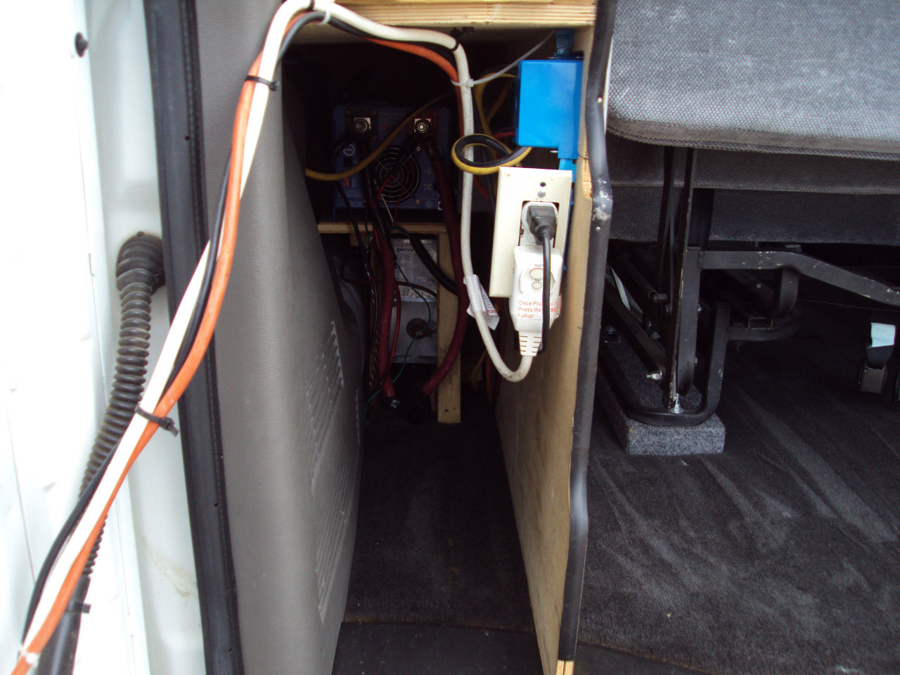 Used 2014 GMC Savana 1500 LT w/ LT Preferred Equipment Group AWD/4WD image 10