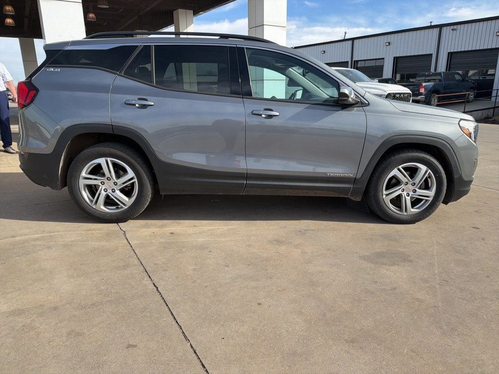 Used 2020 GMC Terrain SLE w/ Driver Convenience Package image 2