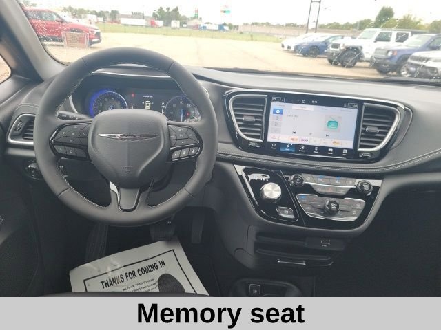 New 2026 Chrysler Pacifica Select w/ S Appearance Package FWD image 4