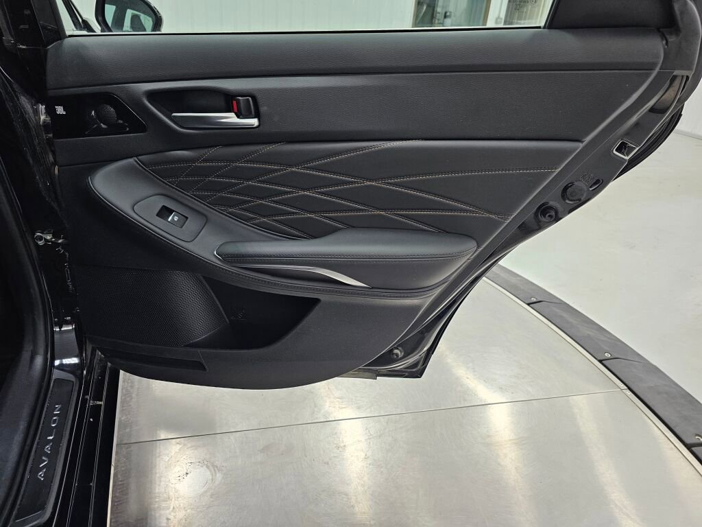 Used 2021 Toyota Avalon Limited w/ Advanced Safety Package image 25
