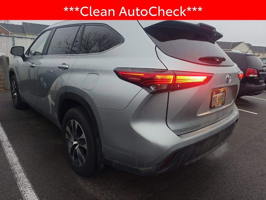Used 2023 Toyota Highlander XLE image 4