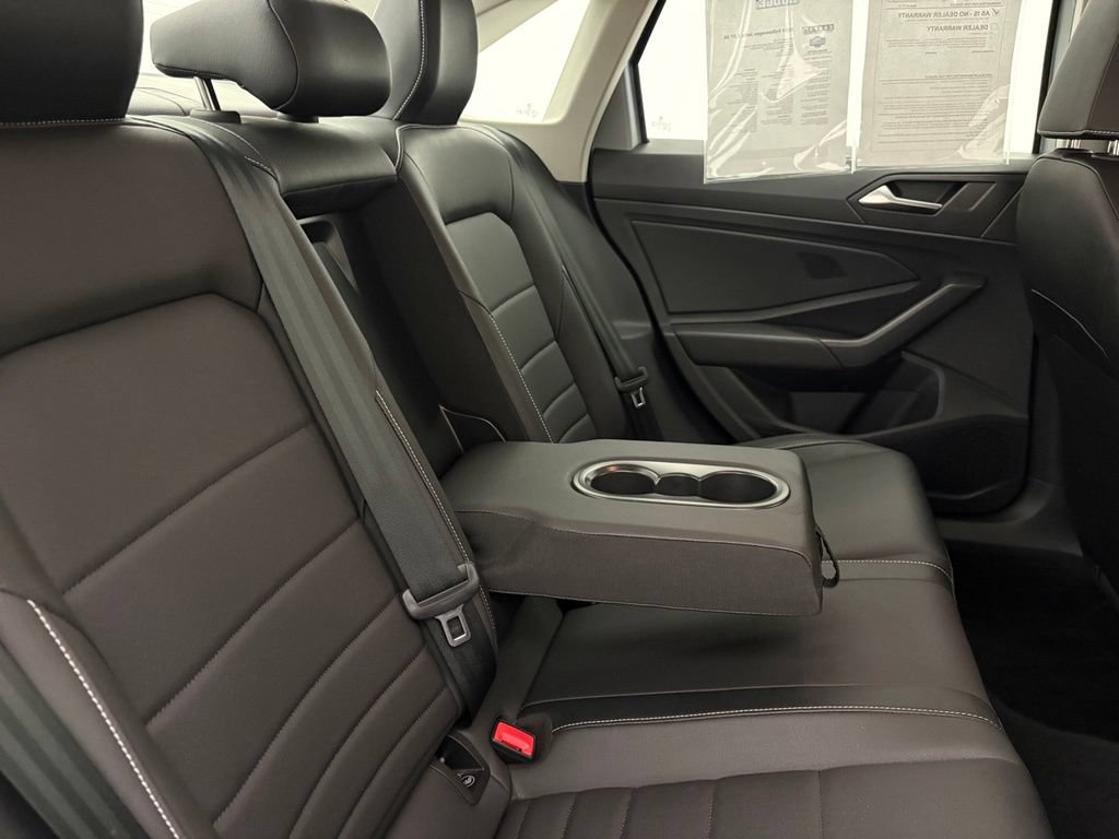 Used 2024 Volkswagen Jetta SE FWD image 35