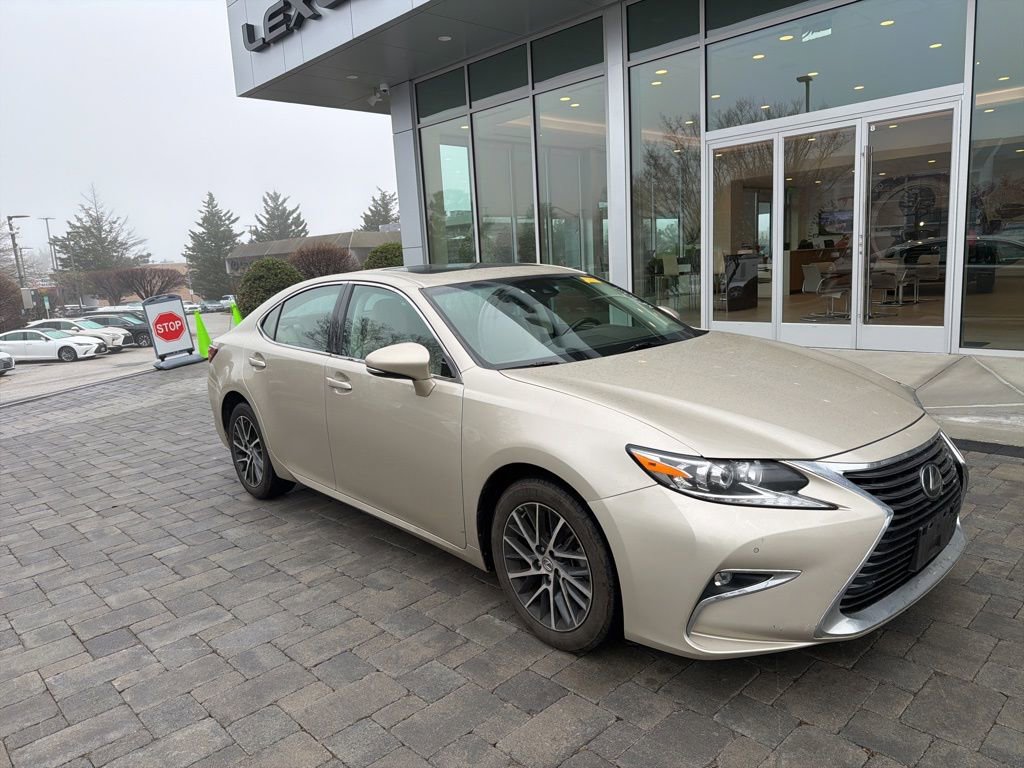 Used 2017 Lexus ES 350 w/ Navigation System Package image 4