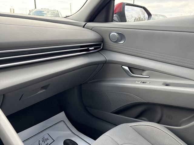 Used 2024 Hyundai Elantra SEL image 40