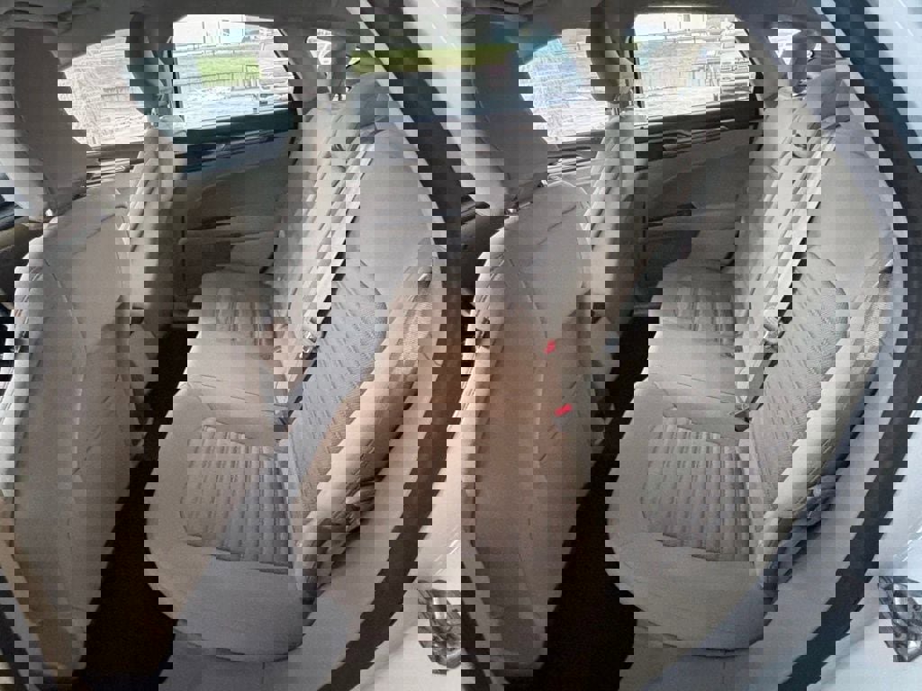 Used 2018 Ford Fusion SE image 16