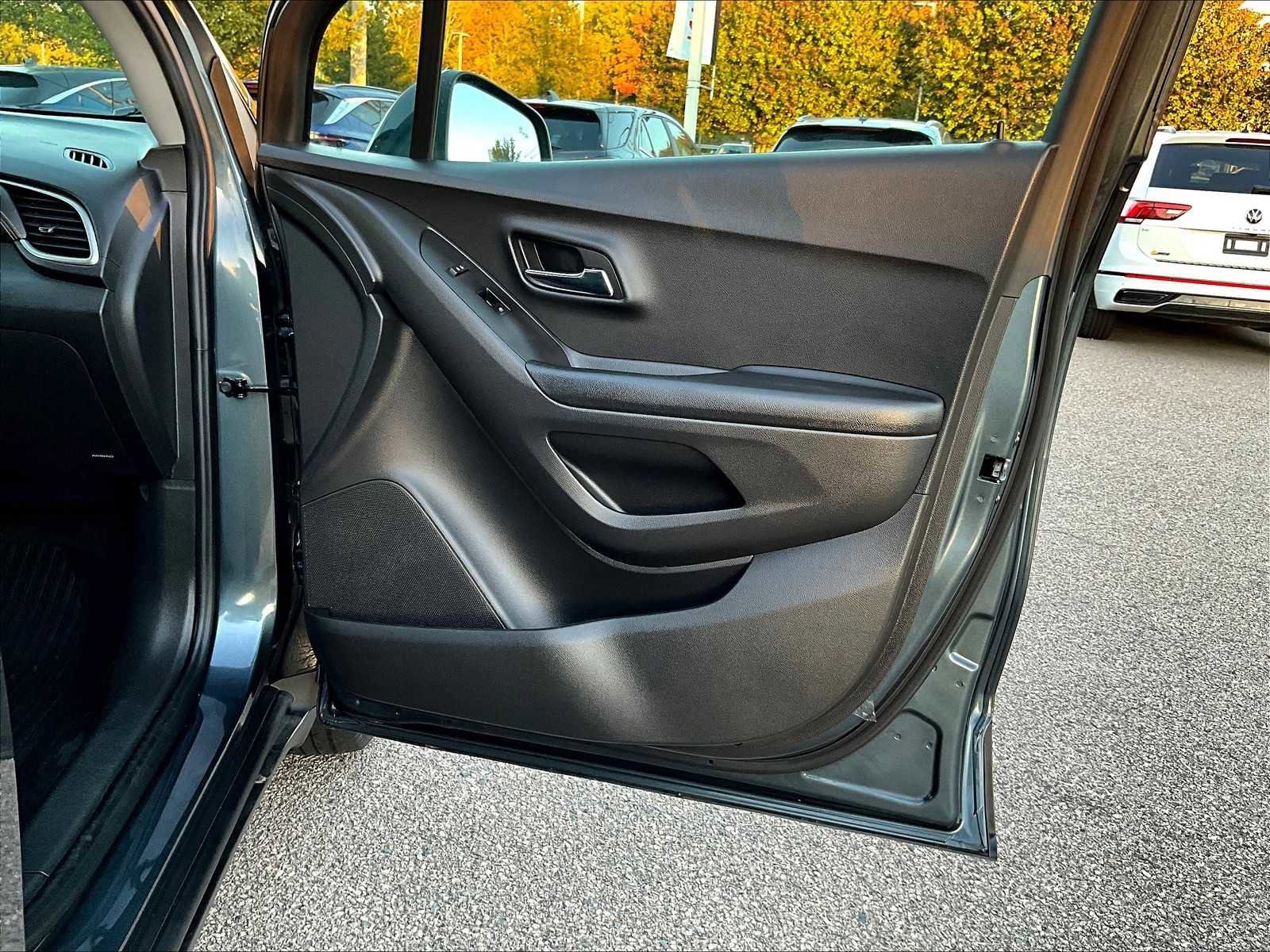 Used 2022 Chevrolet Trax LT w/ Driver Confidence Package image 12