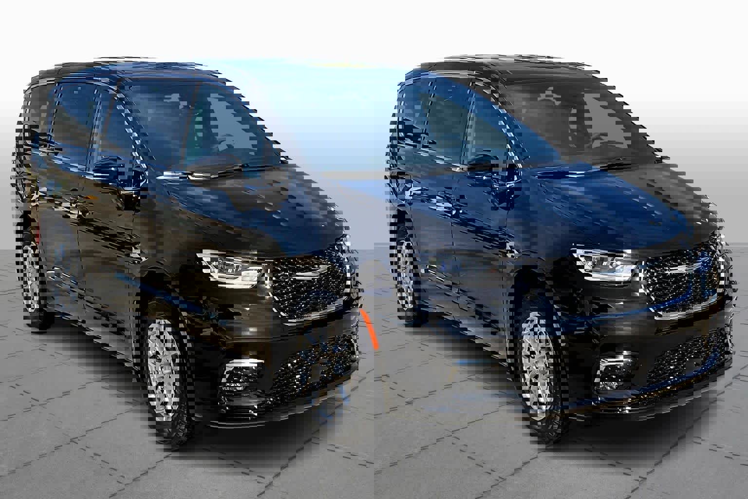 New 2026 Chrysler Pacifica Select image 2