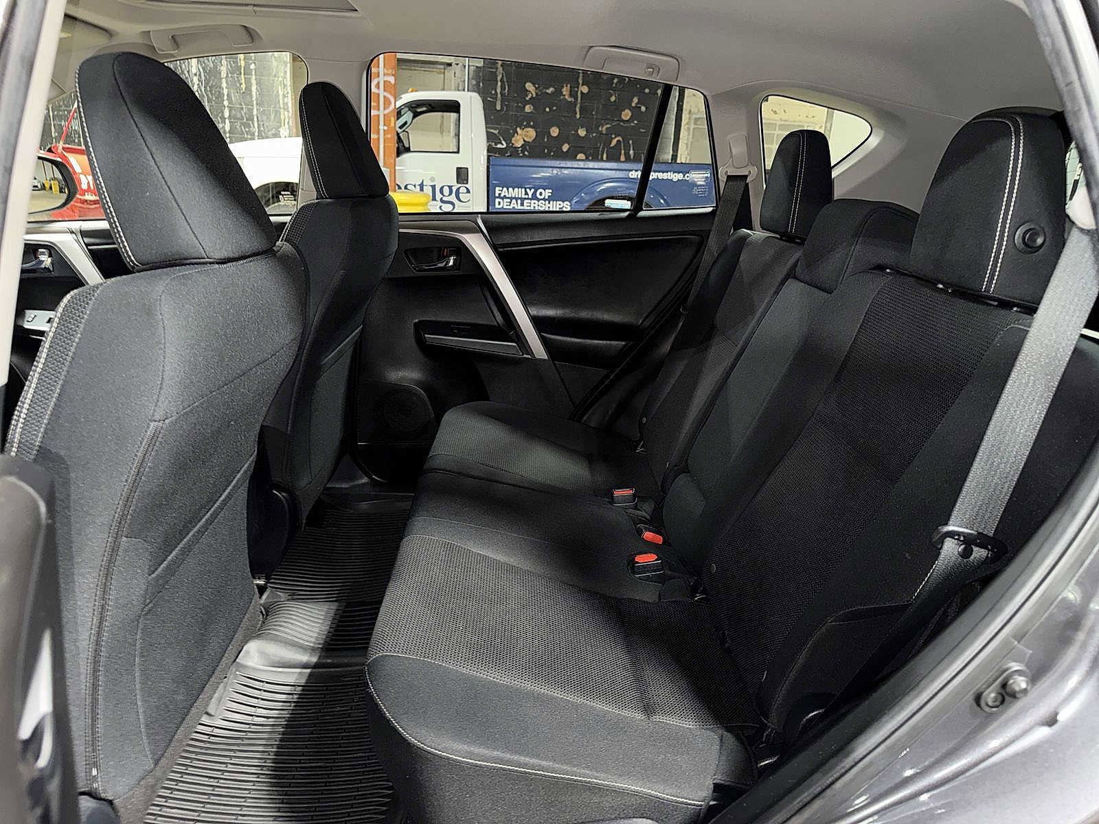 Used 2018 Toyota RAV4 XLE AWD/4WD image 16