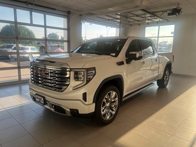 Used 2025 GMC Sierra 1500 Denali w/ Denali Reserve Package AWD/4WD image 3
